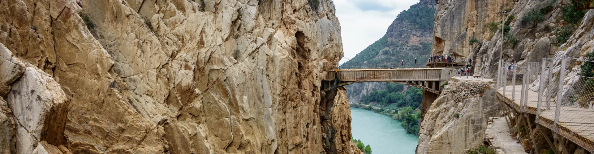Imagen del Caminito del Rey y sus paredes de roca