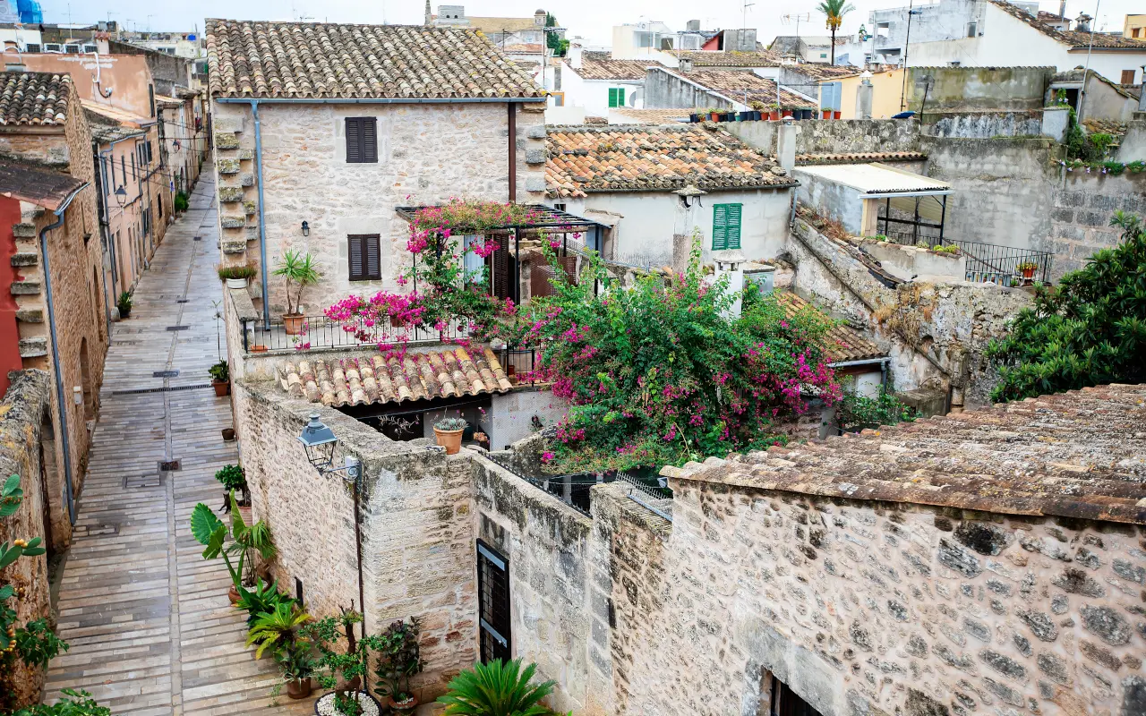 Casco antiguo de Alcudia en Mallorca