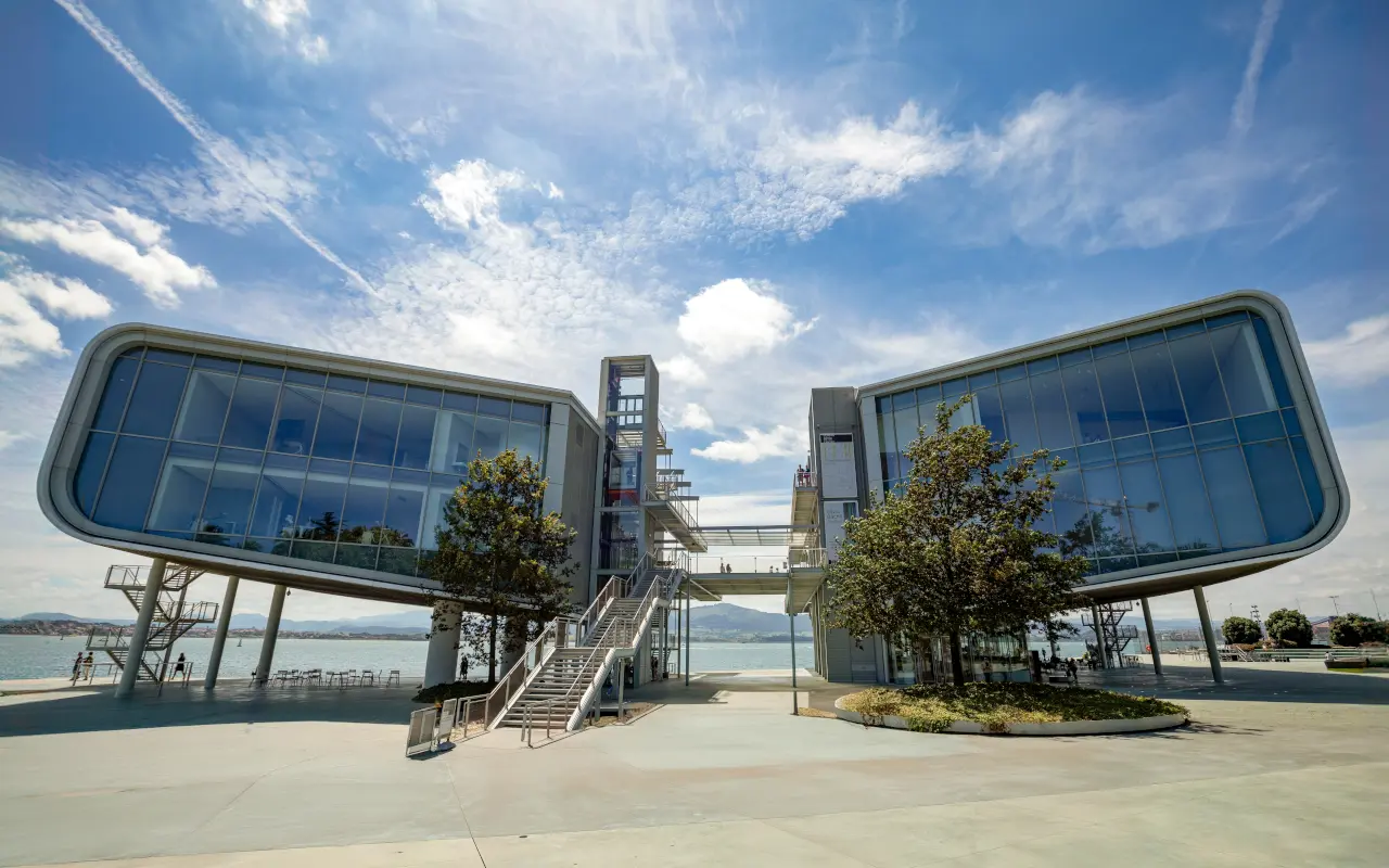 El Centro Botín en la bahía de Santander, Cantabria