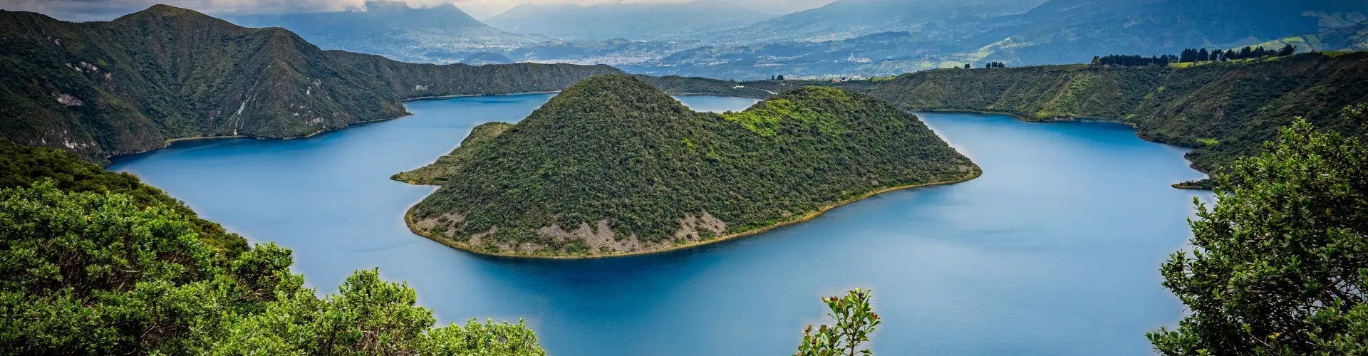 Lago Cuicocha en el norte de Ecuador.
