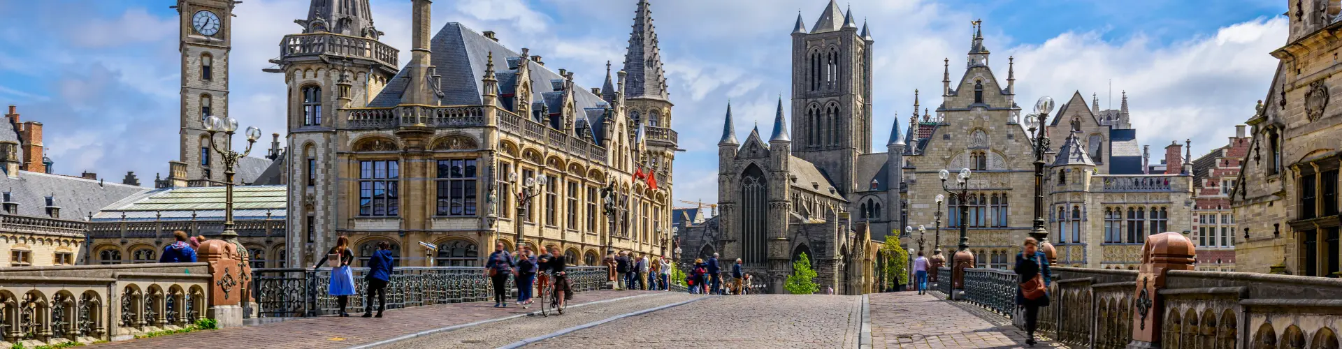 Vista de Gante, con su impresionante zona medieval y edificios históricos.