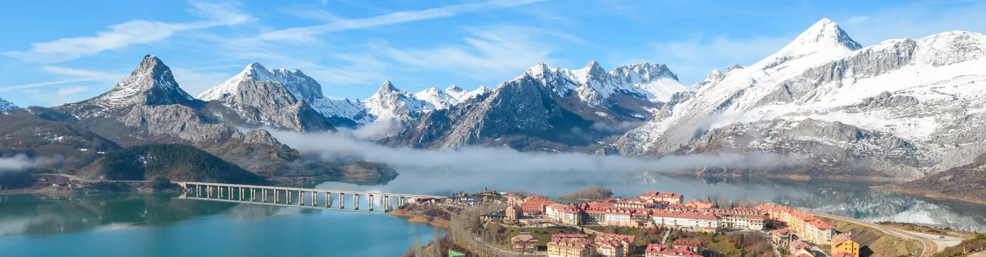 Municipio de Riaño bajo los Picos de Europa en la provincia de León