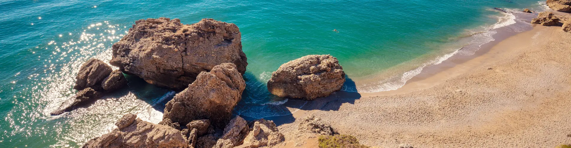Playa aguas cristalinas provincia de Málaga.