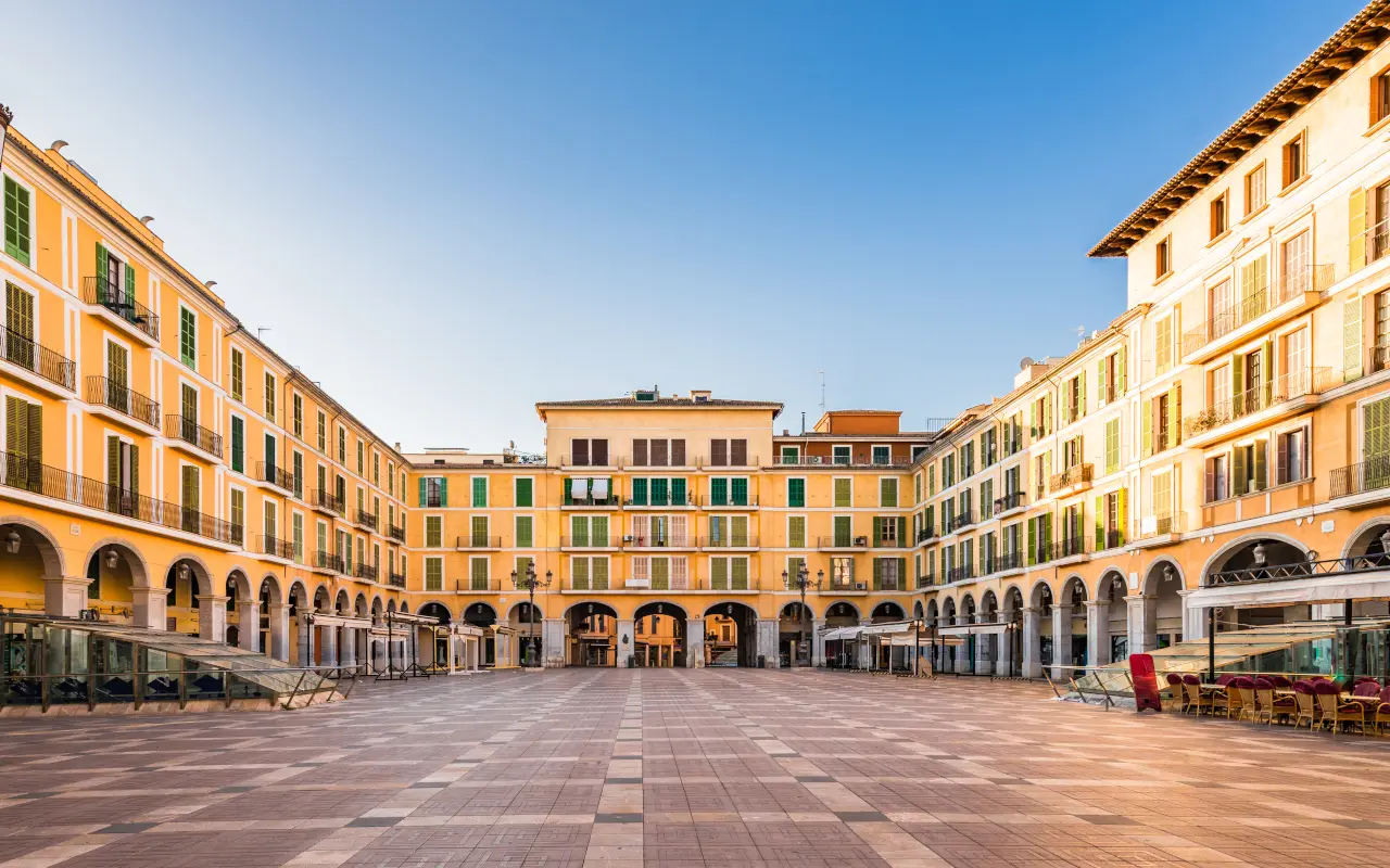 Plaza mayor de Mallorca, el corazón del casco antiguo de la ciudad.