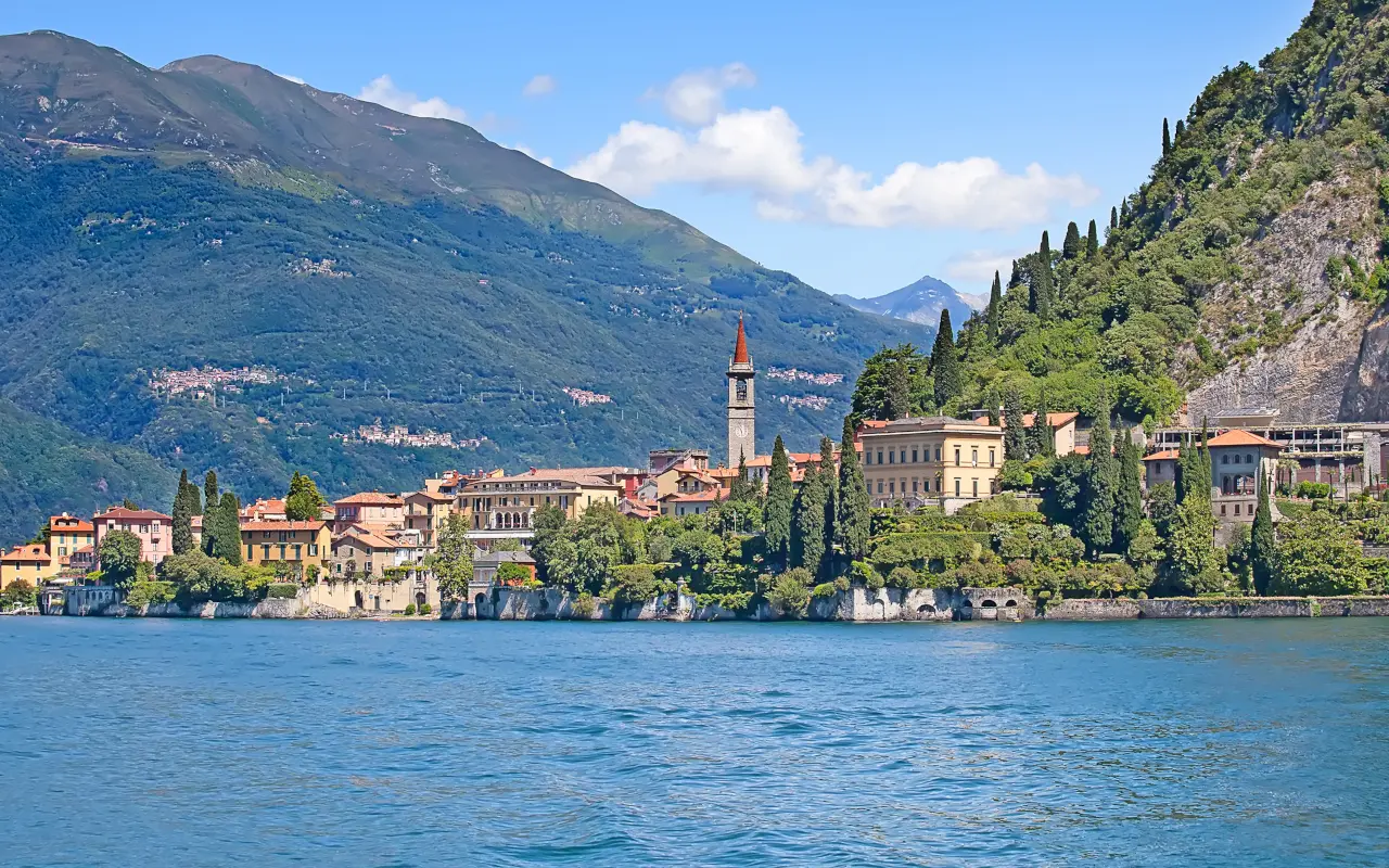 Cernobbio, con sus villas y jardines, es el lugar donde la historia y la belleza se encuentran frente al agua.