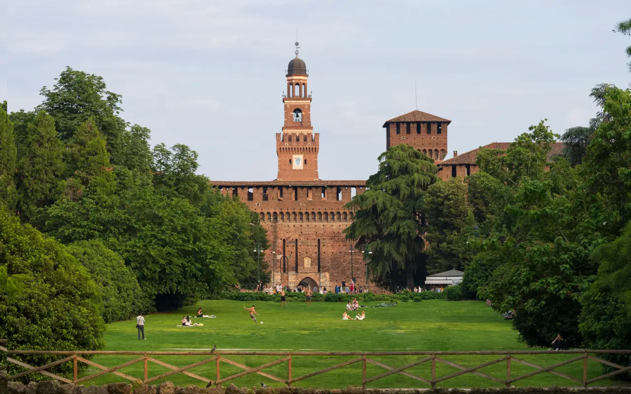 Torre principal del Castillo de Sforzesco en Milán