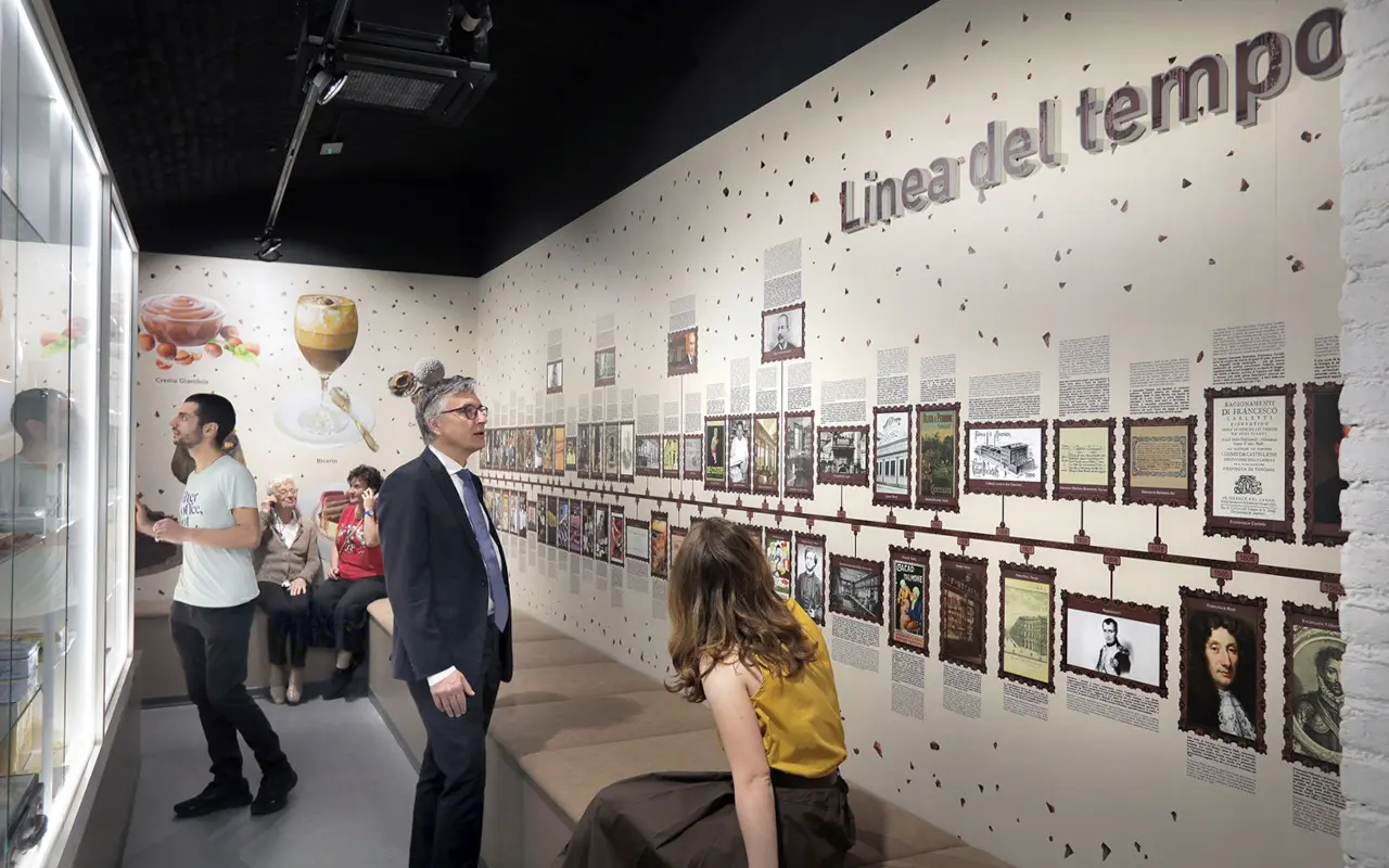 La línea del tiempo, expuesta en una de las salas del Museo Choco Story.