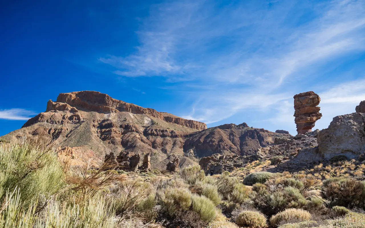 Vista del Roque Cinchado en el Parque Nacional del Teide