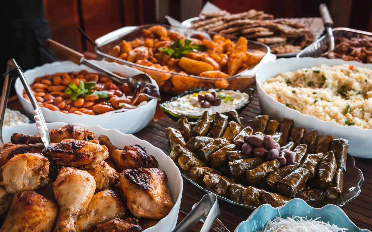 Varias opciones para comer durante el crucero por la Riviera Ateniense.