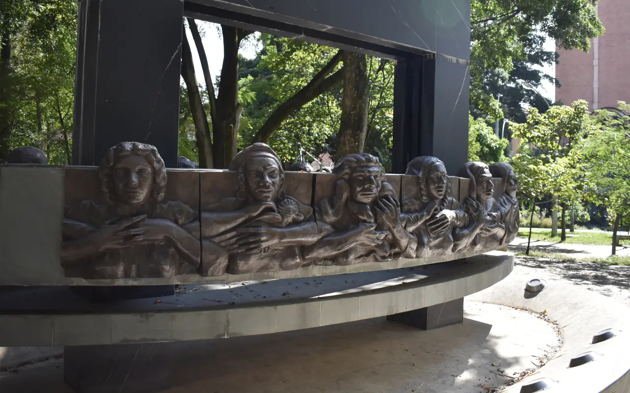 Detalle de una de las esculturas decorativas de Laureles.