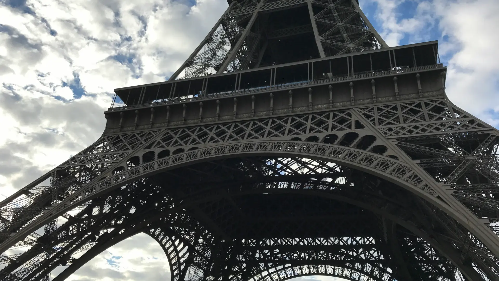 00-HERO-detalle-torre-eiffel.jpg string