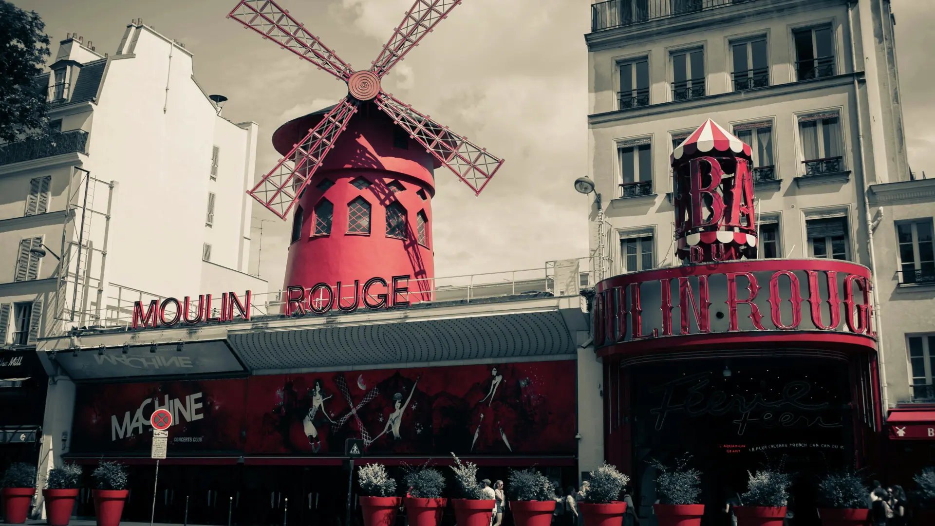 00-HERO-moulin-rouge-free-tour.jpg string