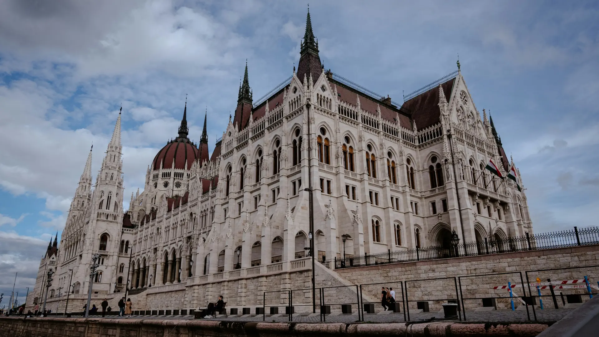 00-HERO-parlamento-hungaro-budapest.jpg string