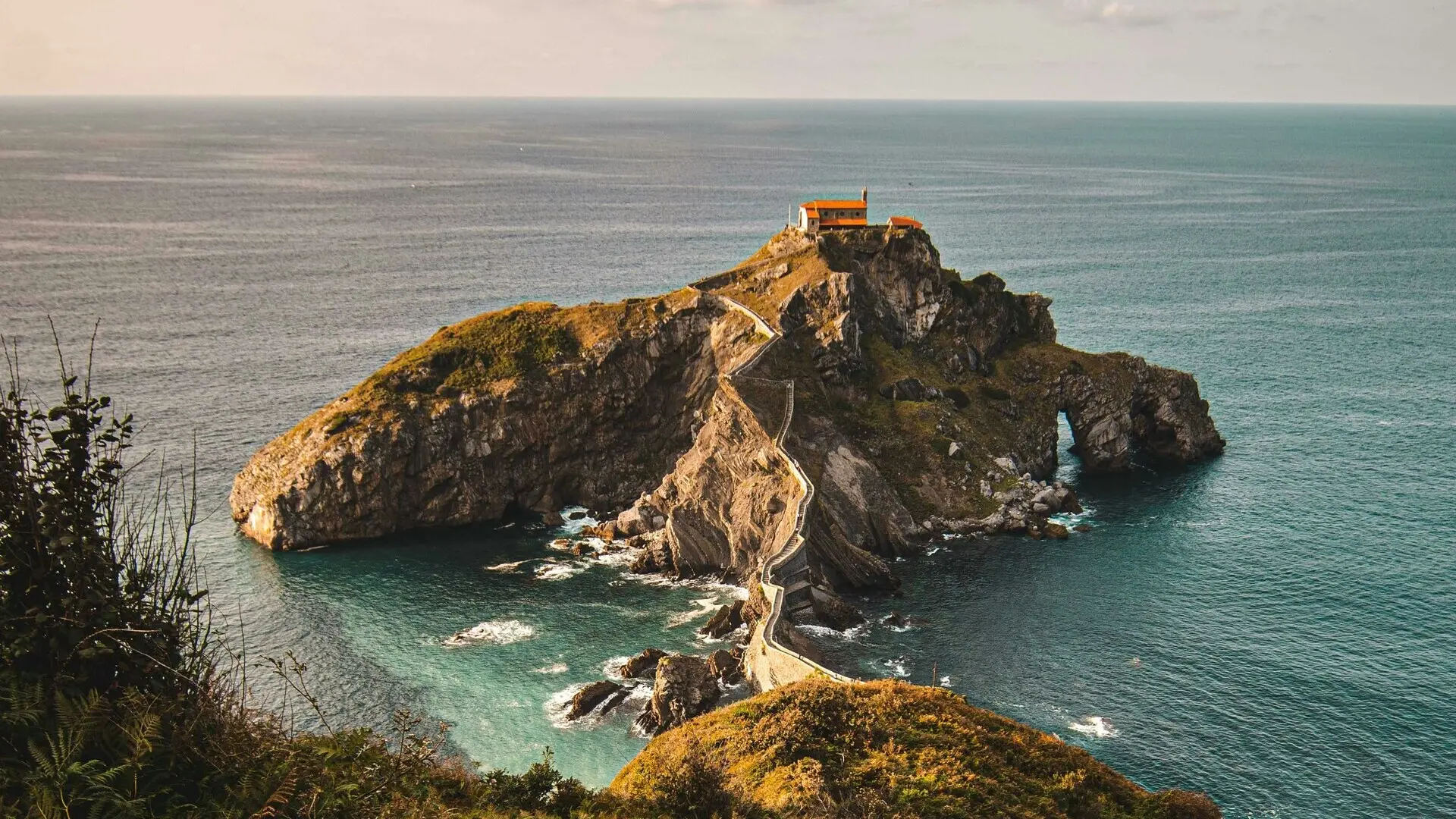 Excursión a Gaztelugatxe, Bermeo, Mundaka y Gernika con txakoli - buendía