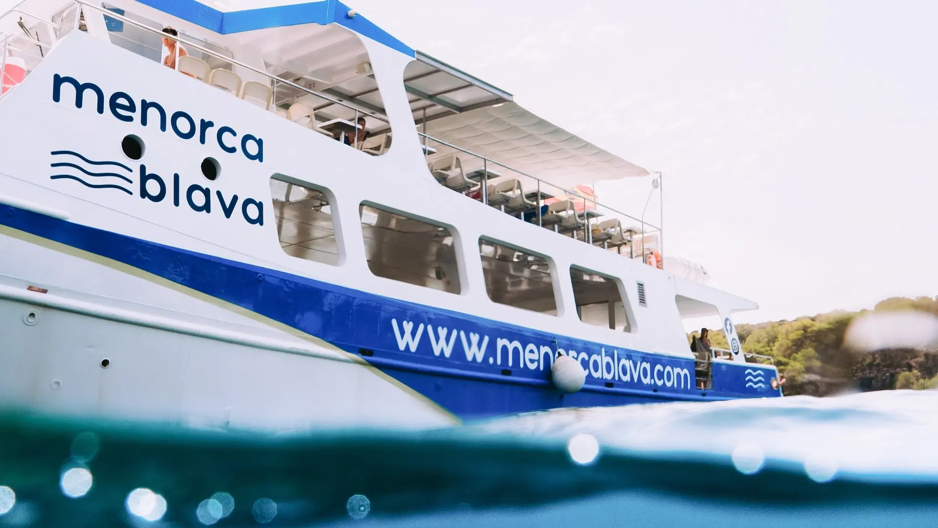 Paseo en barco por las calas del sur desde Ciudadela