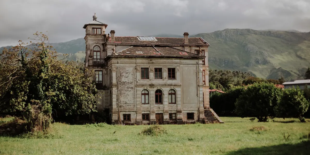 Llanes casa donde se grabó el Orfanato