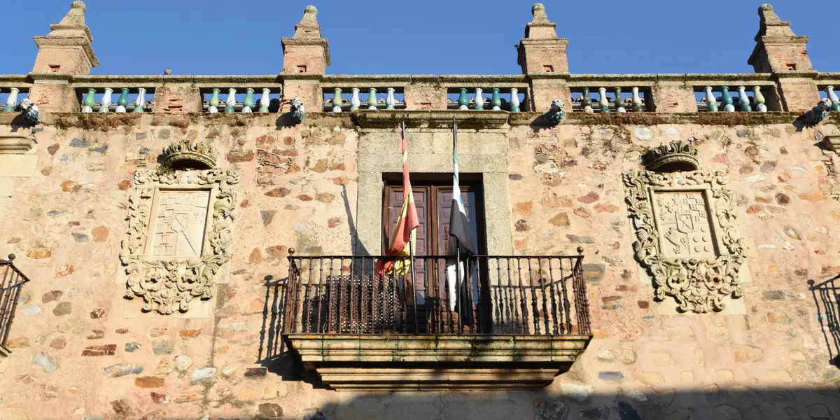 Exterior palacio veletas Cáceres