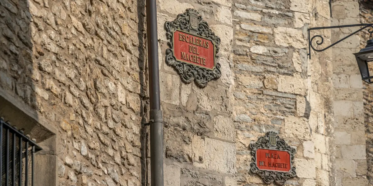 Placas de la Plaza y Escaleras del Machete en el casco histórico de Vitoria-Gasteiz