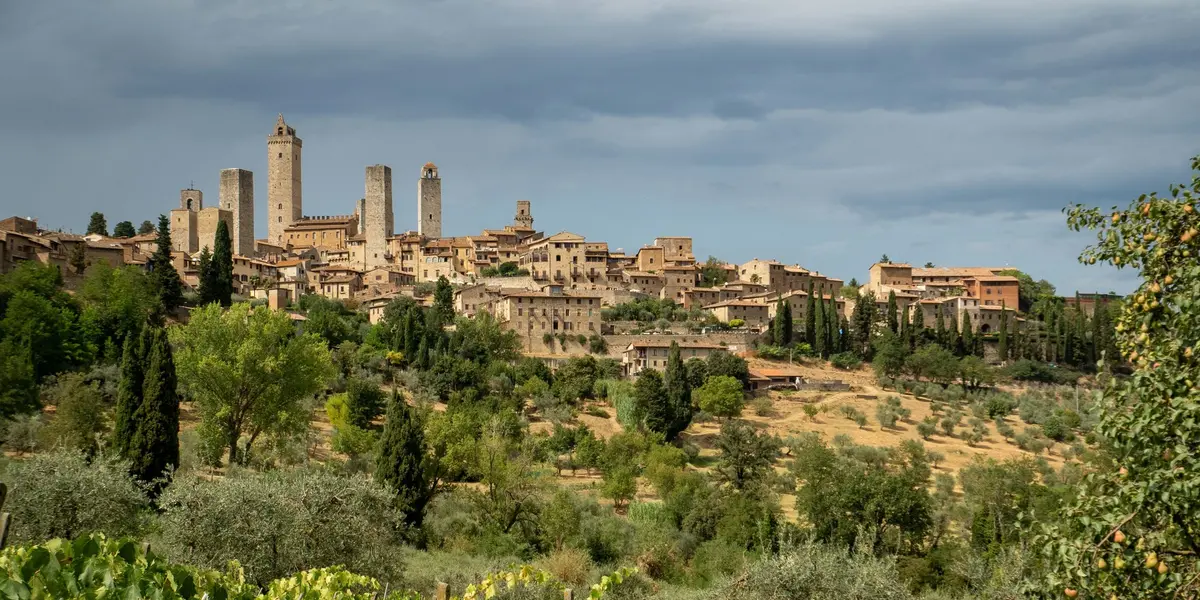 Torres medievales de San Gimignano sobre las colinas de la Toscana