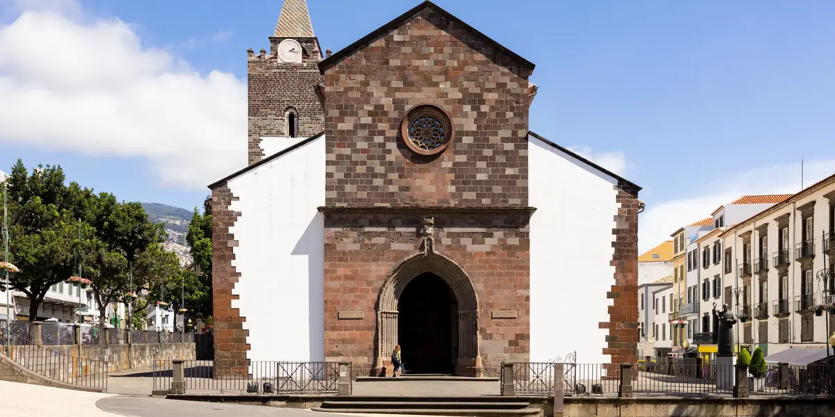 Fachada frontal de la Catedral de Funchal