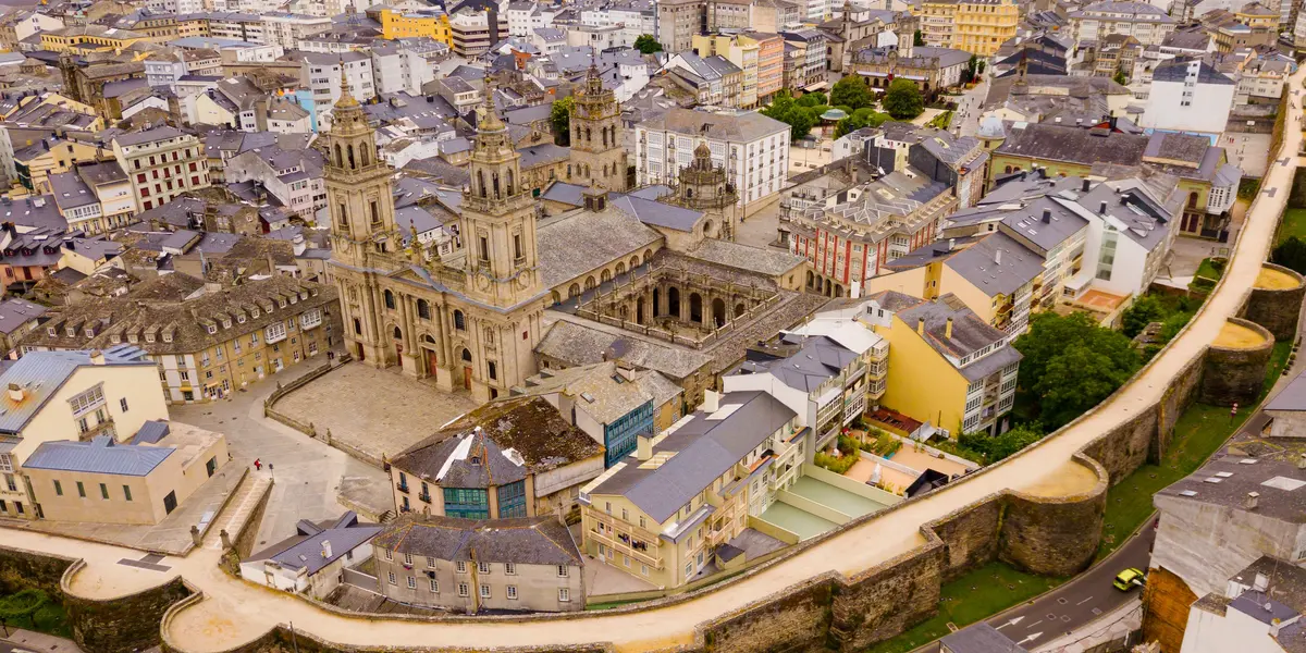 Vista aérea Muralla de Lugo, Galicia, España