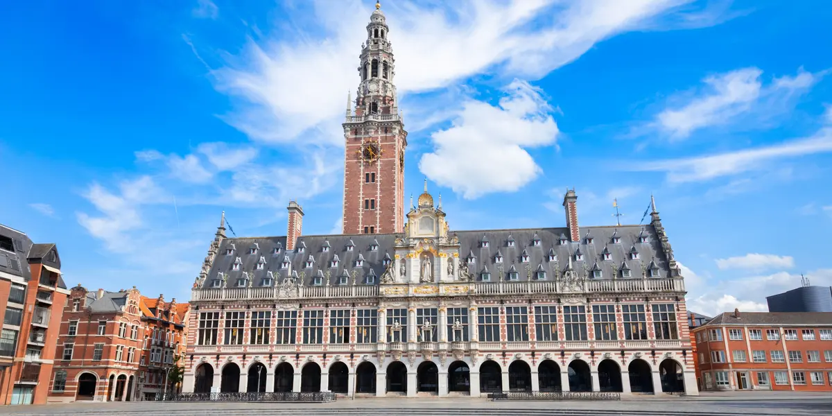 Biblioteca universitaria plaza Ladeuze. Lovaina Bélgica