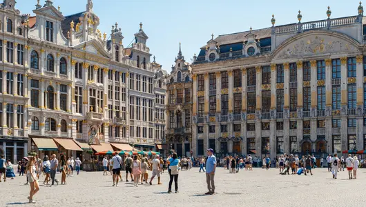 Grand Place Bruselas en primavera