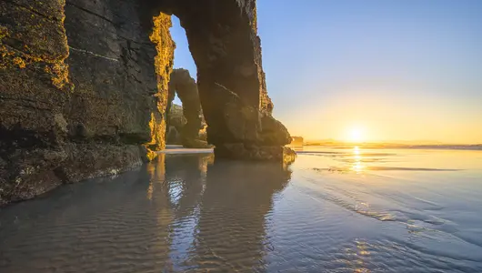 playa catedrales arcos
