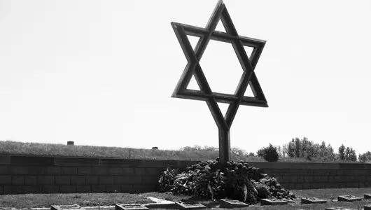 Estrella de David en el cementerio de Terezin
