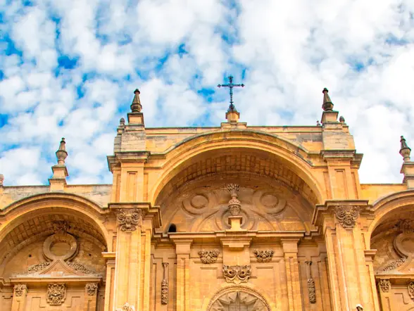 Vista Catedral de Granada - Visita Guiada a la Catedral, Capilla Real y centro histórico de Granada - Excursiones y Actividades en Granada - Buendía