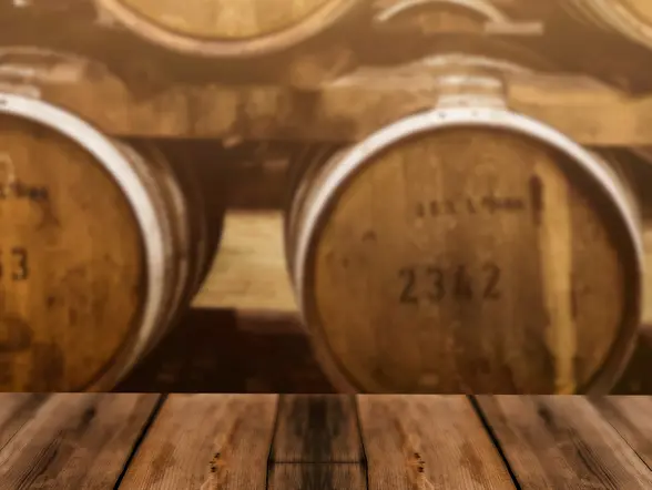 Barricas de vino tinto en Jumilla - Visita a las Bodegas Madrid Romero - Buendía Región de Murcia