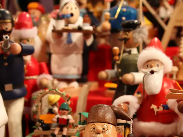 Figuras mercadillos Núremberg - Tour de los Mercadillos de Navidad en Núremberg - Excursiones y Actividades en Núremberg - Buendía