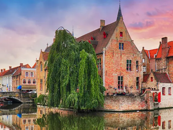 Paseo en barca por los canales de Brujas