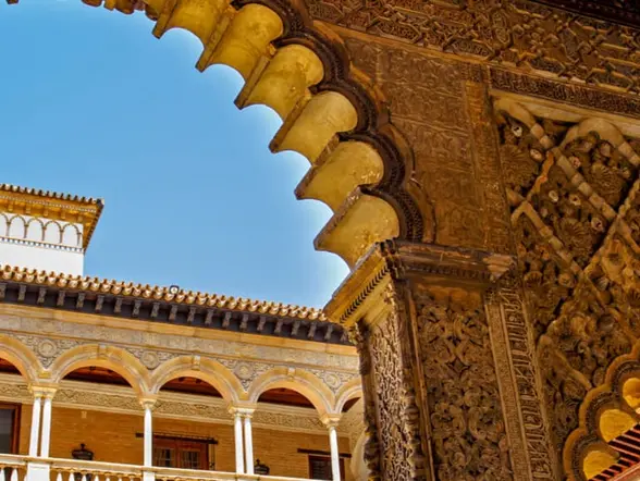 Muestra de la arquitectura mudéjar de los Reales Alcázares de Sevilla-Entrada Real Alcázar de Sevilla - Actividades, entradas y excursiones en Sevilla Buendía 