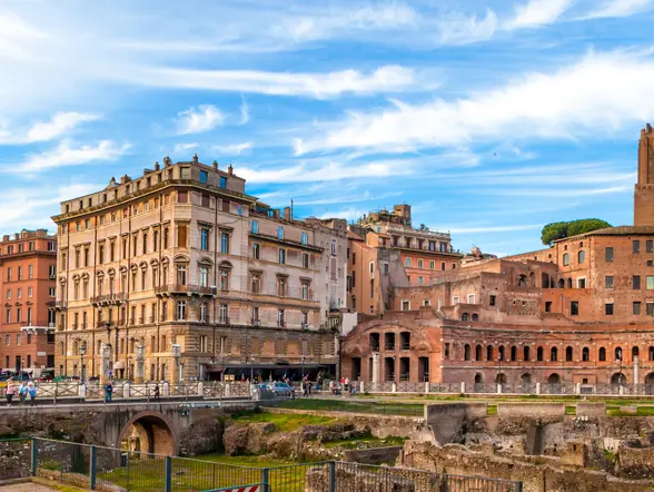 Vista panorámica de los Foros Imperiales en Roma  - Free tour Roma imperial - Actividades y excursiones Buendía Italia