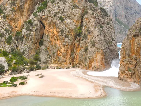 Torrent de Pareis -  Racons de Tramuntana: Valldemossa, Sa Calobra y barco a Puerto de Sóller - Actividades y Excursiones Buendía Tours Mallorca, Islas Baleares
