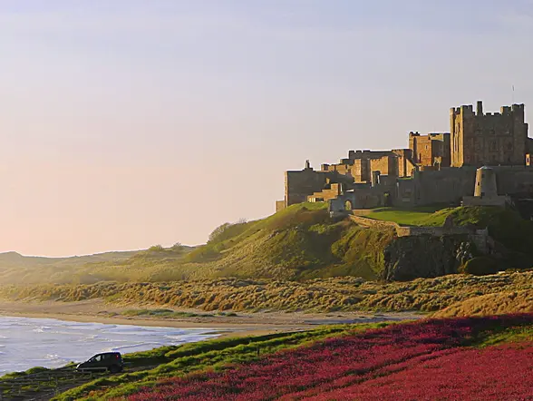 Castillo de Bamburgh en la costa del mar del norte - Excursión Harry Potter y los Castillos de Escocia