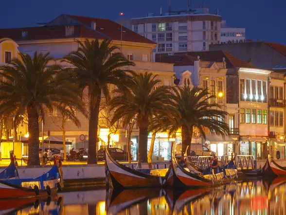 Canales de Aveiro por la noche - Free Tour Nocturno por Aveiro- Actividades y Visitas guiadas Buendía Portugal