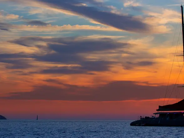 Paseo en catamarán al atardecer por Altea
