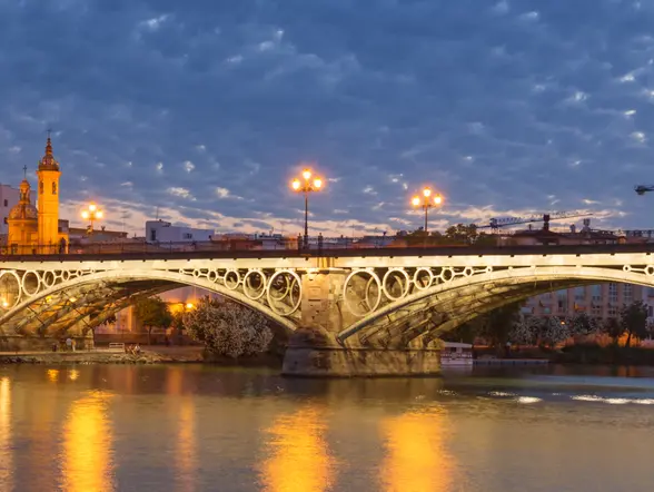Puente de Triana - Ruta teatralizada en Triana - Actividades y Excursiones en Sevilla - Buendía