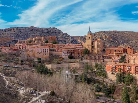 Pueblo medieval de Albarracín y sus murallas en provincia de Teruel - Visita Guiada Albarracín y la Casa Museo - Free tour y Excursiones Buendía Aragón