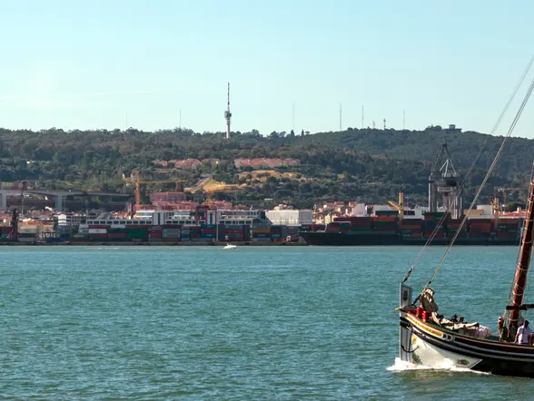 Paseo en barco tradicional por Lisboa - buendía