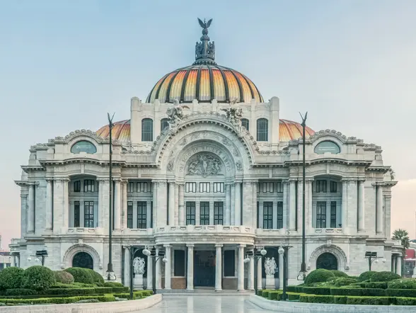 Palacio de bellas Artes en la ciudad de México - Visita guiada del Centro histórico en grupo pequeño - Excursiones y Free tours Buendía México