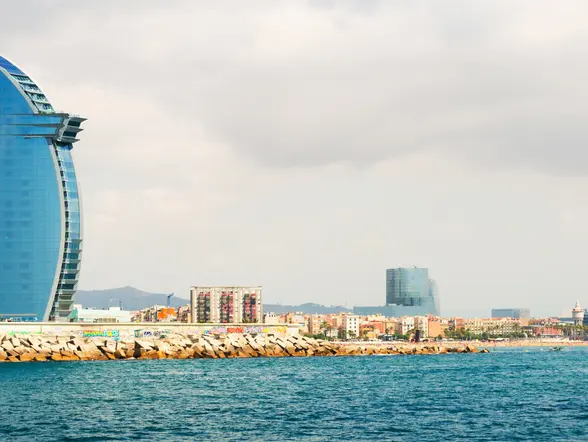 Paseo en catamarán con música en directo por Barcelona - buendía