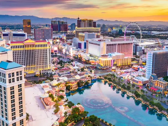 Hoteles de las Vegas al atardecer - Tour Ciudad de Las Vegas, Nevada - Visitas guiadas y Tours en español Buendía Estados Unidos