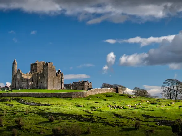 Panorámica Rock of Cashel - Excursión al sur de Irlanda: Cork, el Castillo de Cahir y Rock of Cashel - Visitas Guiadas y Excursiones en español en Dublín - Buendía
