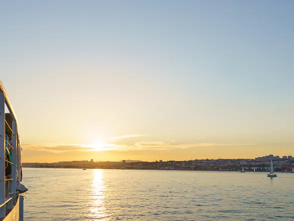 Paseo en Barco por el Tajo con Copa de Vino - buendía