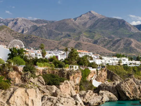 Excursión a Nerja y Frigiliana desde Granada