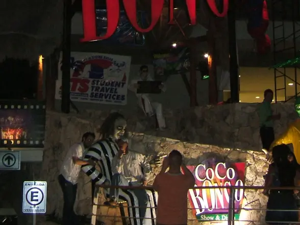 Noche en la discoteca Coco Bongo