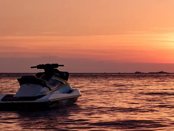 Ruta en moto de agua en Can Picafort a la puesta de sol